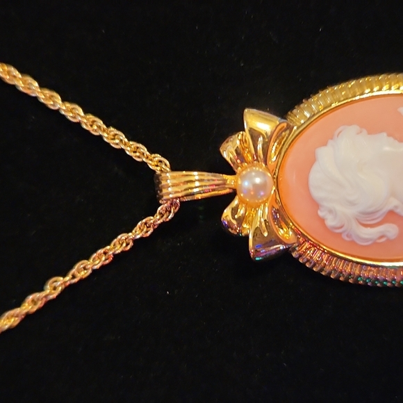 Vintage, Avon, Faux Pearl Cameo Necklace - Picture 4 of 7